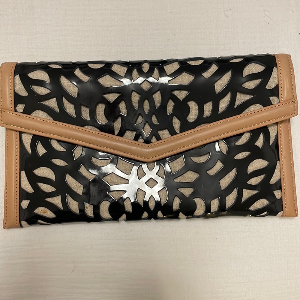 Black & Tan Sondra Roberts Clutch